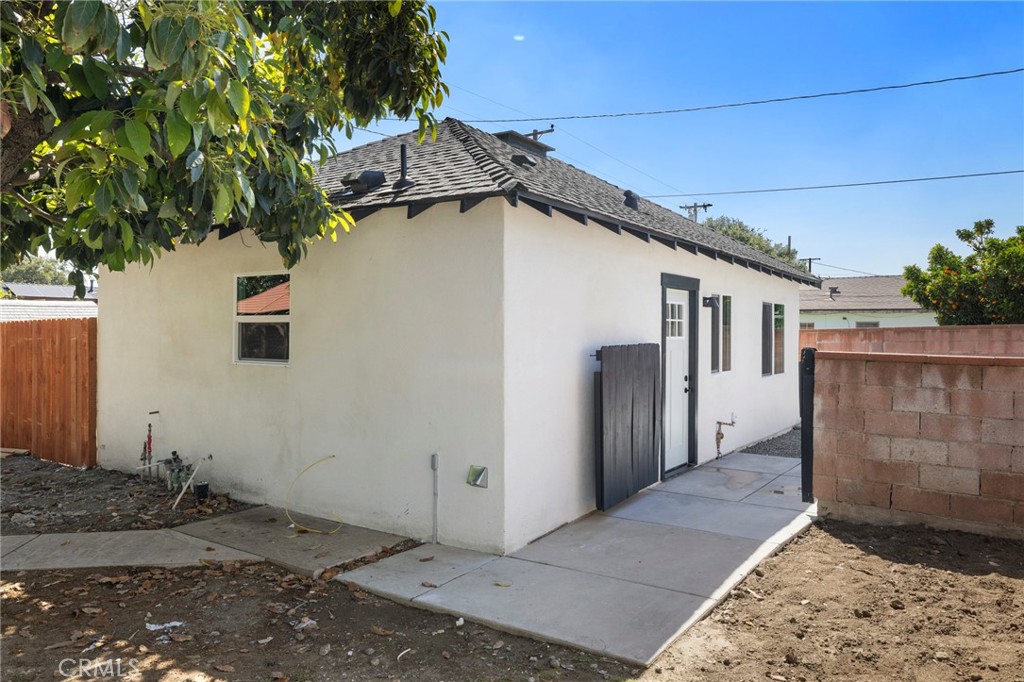 720 East Foothill Boulevard Glendora, CA 91741 - Photo 8 of 37 a backyard of a house