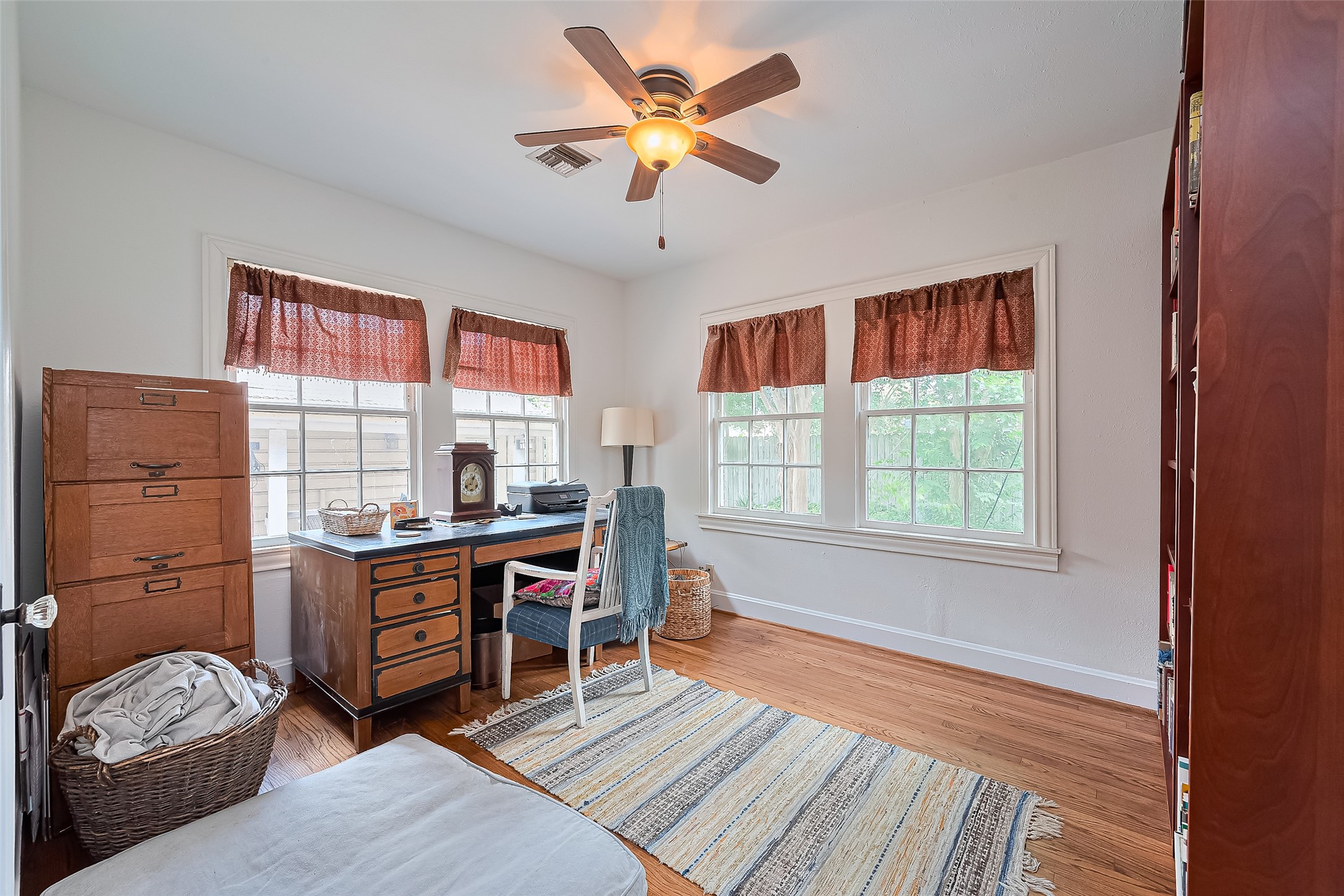 501 Gale Street Houston, TX 77009 - Photo 20 of 49 a work room with furniture and window