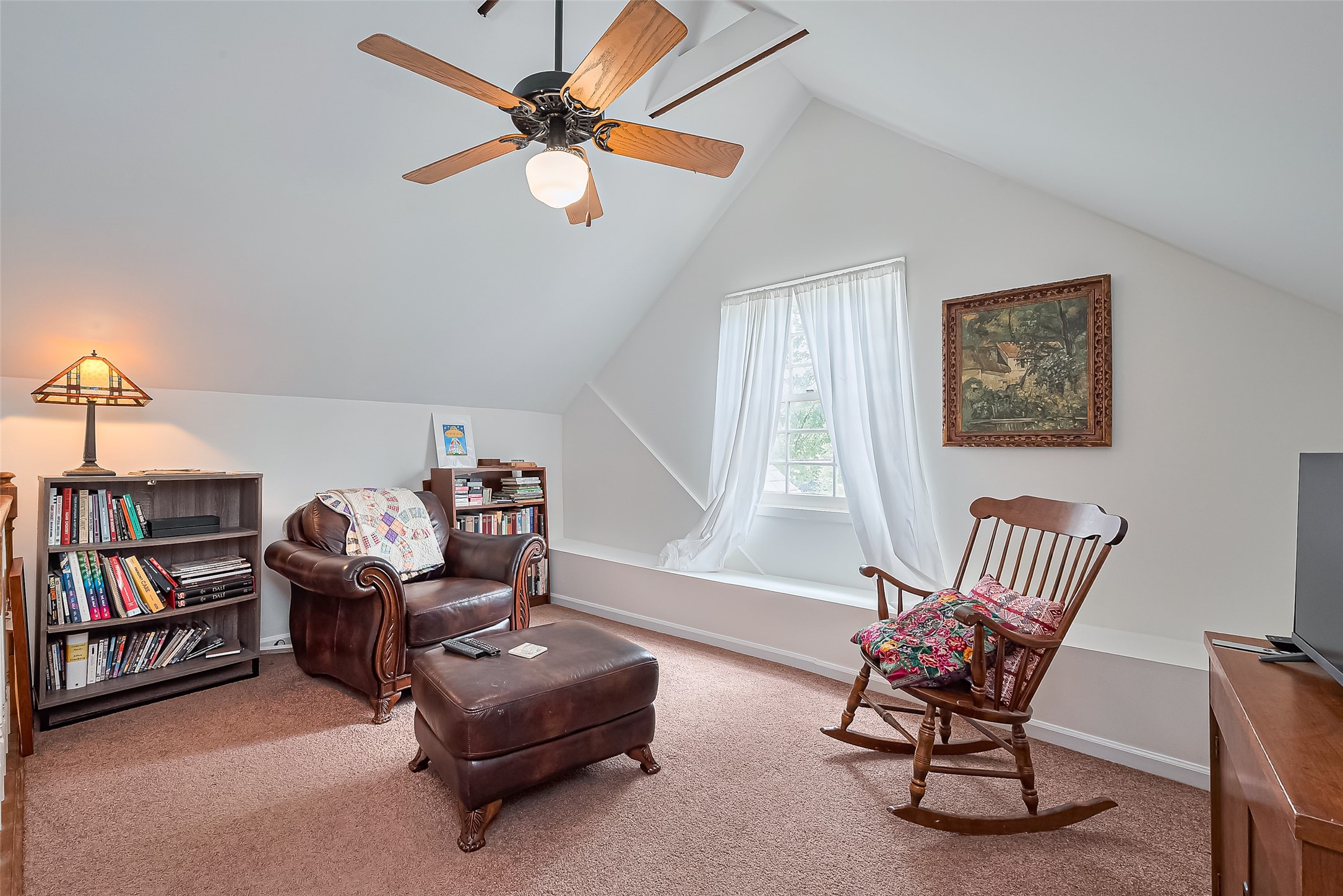 501 Gale Street Houston, TX 77009 - Photo 23 of 49 a living room with furniture