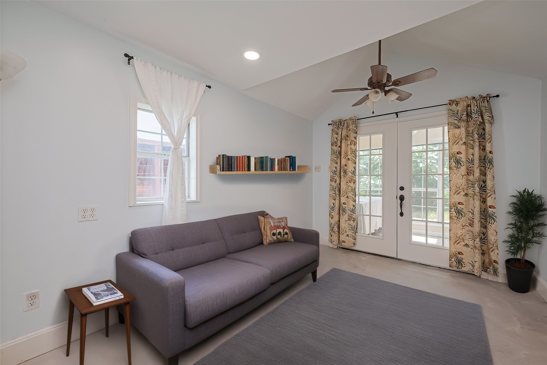 501 Gale Street Houston, TX 77009 - Photo 33 of 49 a living room with furniture and a window