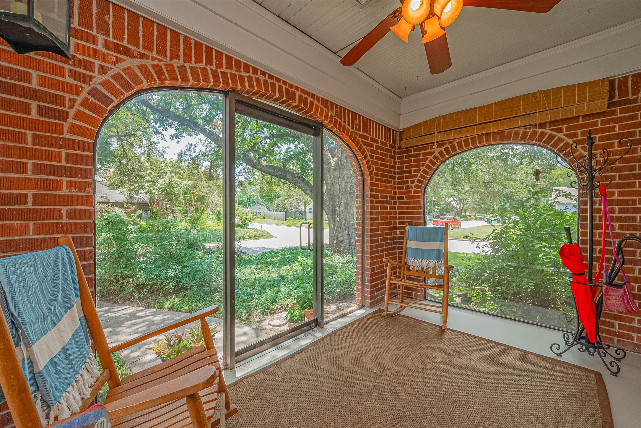 501 Gale Street Houston, TX 77009 - Photo 4 of 49 a view of a garden from a balcony