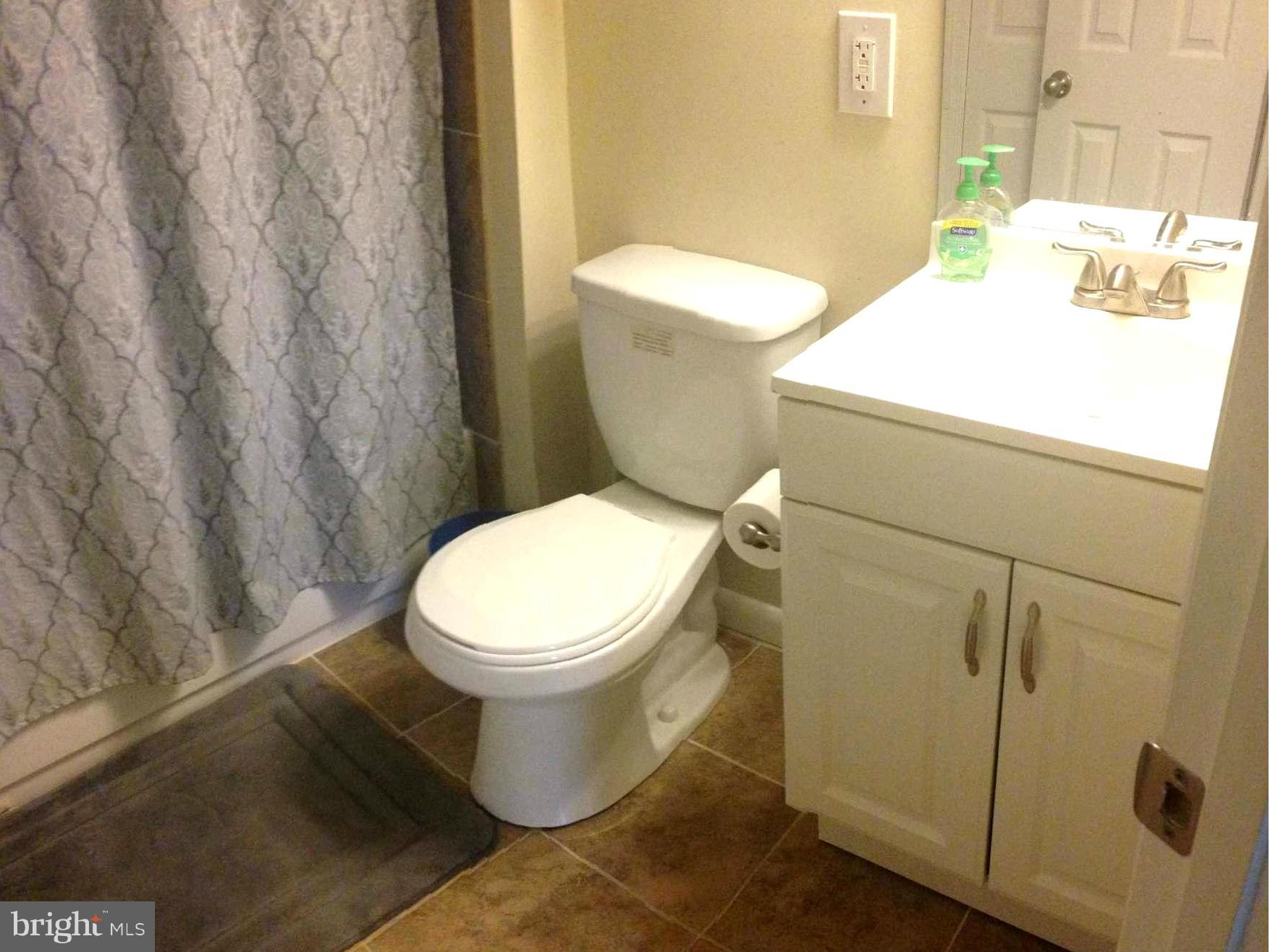 9801 Brandywine Road Clinton, MD 20735 - Photo 18 of 26 Bath (Master)