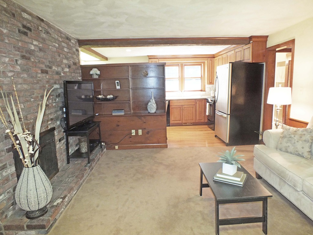 18 Hitchinpost Road Chelmsford, MA 01824 - Photo 4 of 30 Gallery Image 4