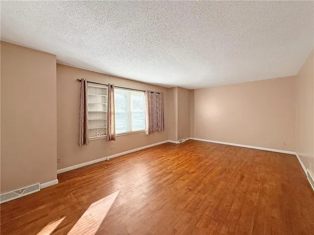 $172,000 | 510 West 30th Street, Higginsville, MO 64037