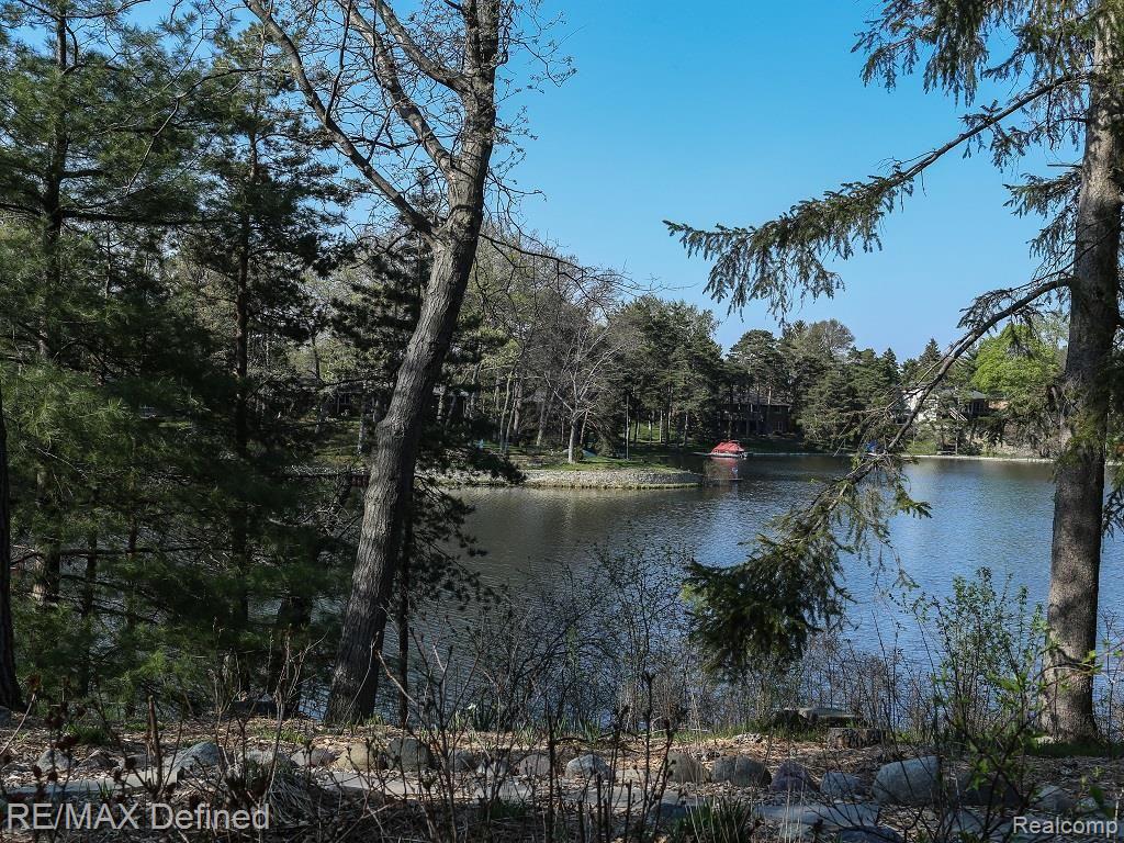 1190 Seneca Road Lake Orion, MI 48362 - Photo 2 of 47 Seneca 1190 back view.jpg