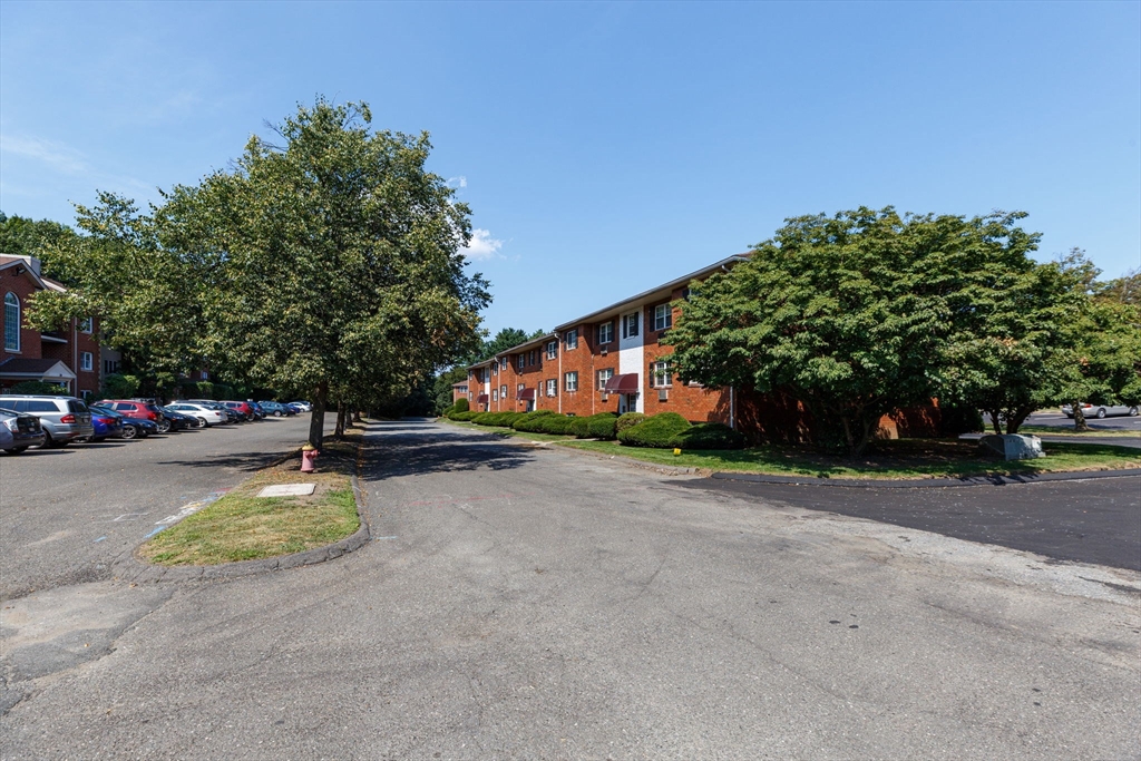 33 Maple Crest Circle, Unit D Holyoke, MA 01040 - Photo 27 of 28 a view of a street with houses