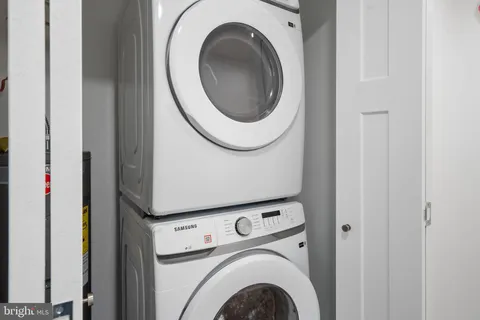 a close up view of a washer and dryer