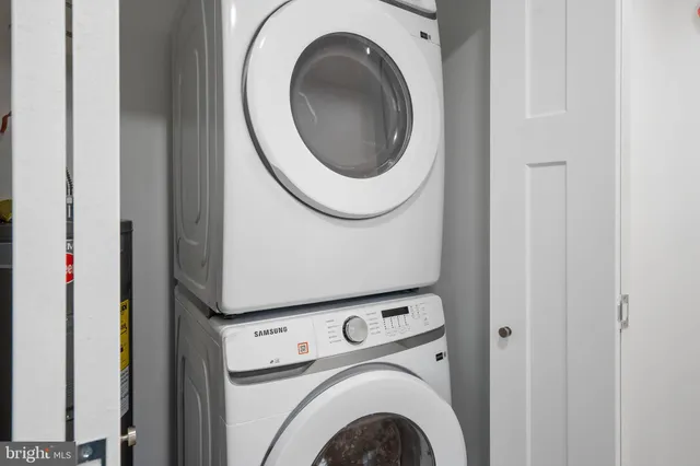 a close up view of a washer and dryer