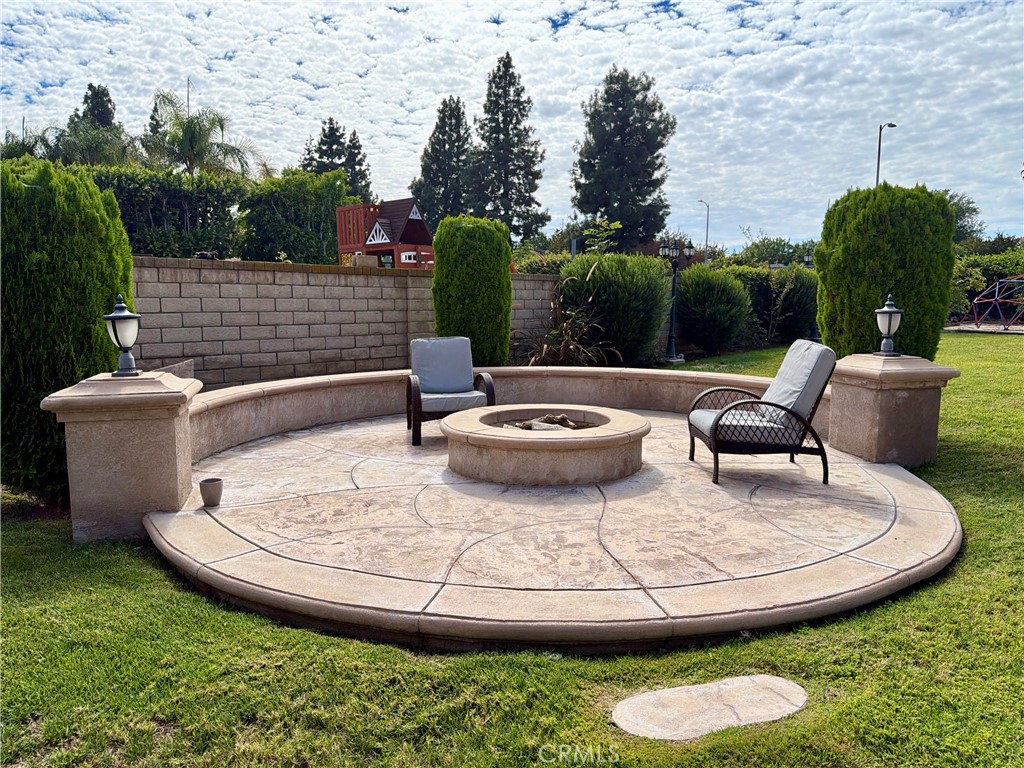 9455 Brandon Court Northridge, CA 91325 - Photo 12 of 15 a view of a swimming pool with sitting area