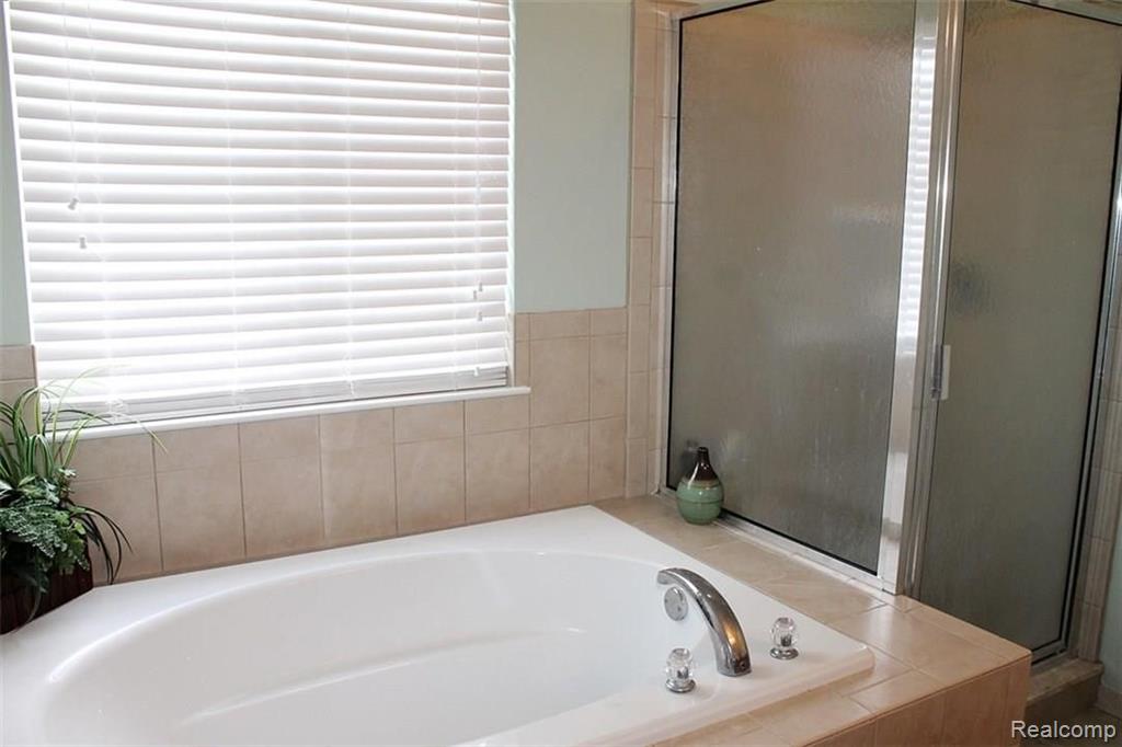 3511 Hogan Circle Rochester Hills, MI 48307 - Photo 23 of 43