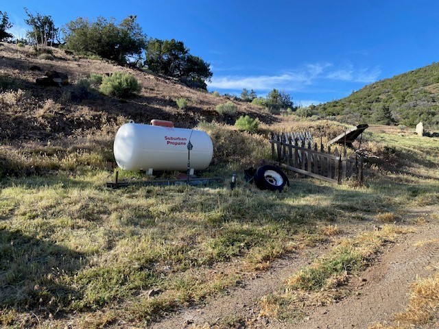 25898 Lakeside Road Tehachapi, CA 93561 - Photo 12 of 30