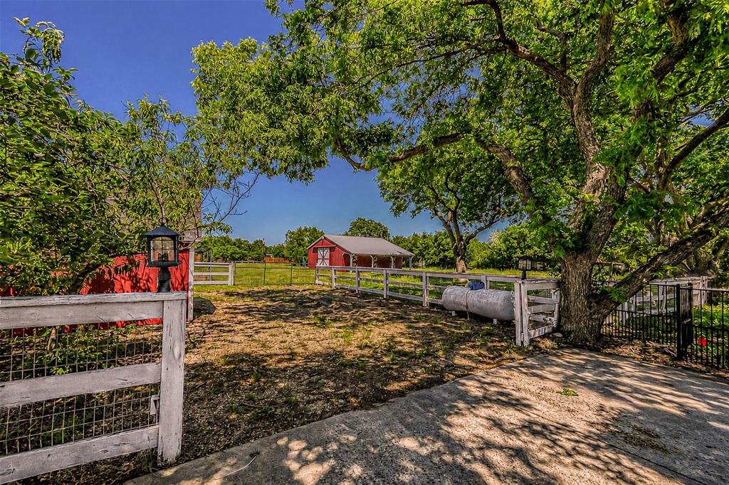 9310 Merritt Road Rowlett, TX 75089 - Photo 32 of 40 a view of a outdoor space