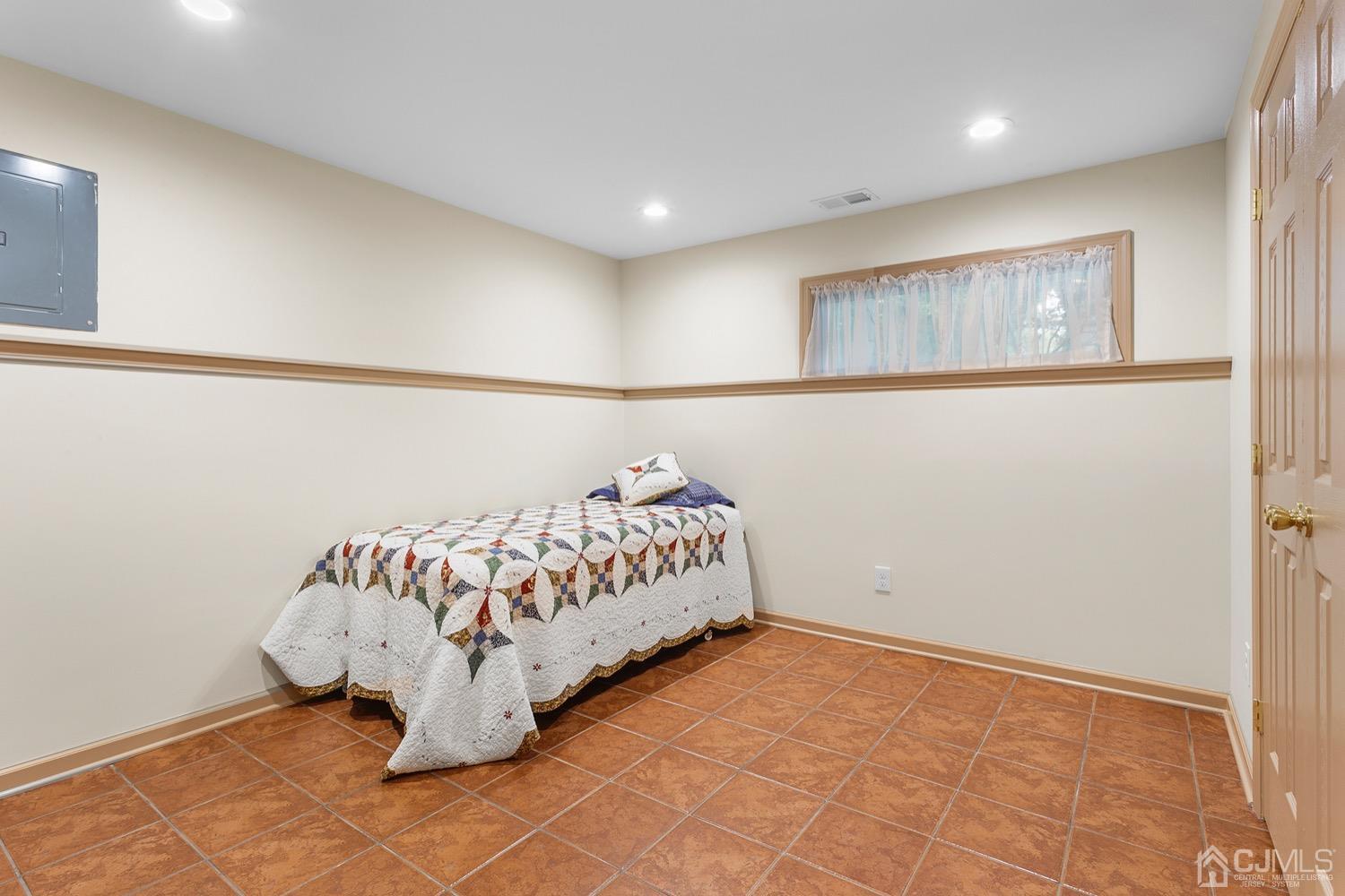 136 Lee Drive Middlesex, NJ 08846 - Photo 20 of 35 a bedroom with a bed and a window