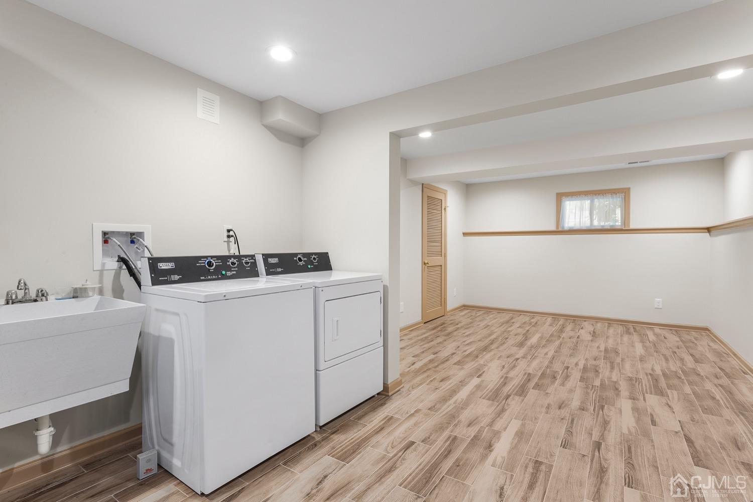 136 Lee Drive Middlesex, NJ 08846 - Photo 24 of 35 a room with a stove and wooden floor