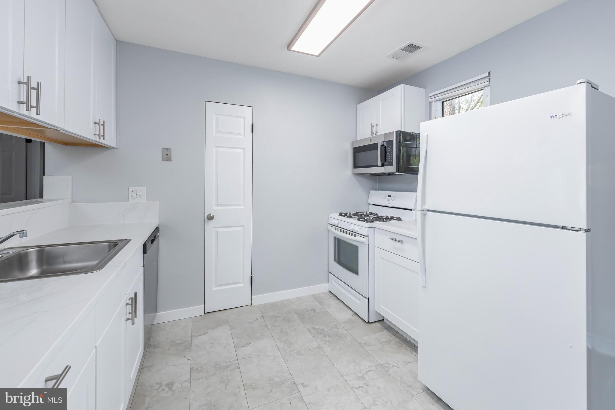 37 Ray Smith Road Sicklerville, NJ 08081 - Photo 6 of 15