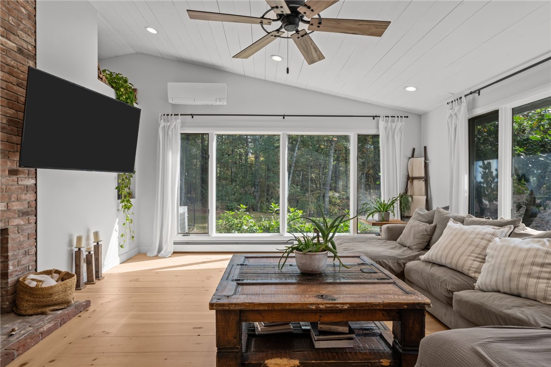 33 Slavin Path Glocester, RI 02814 - Photo 12 of 37