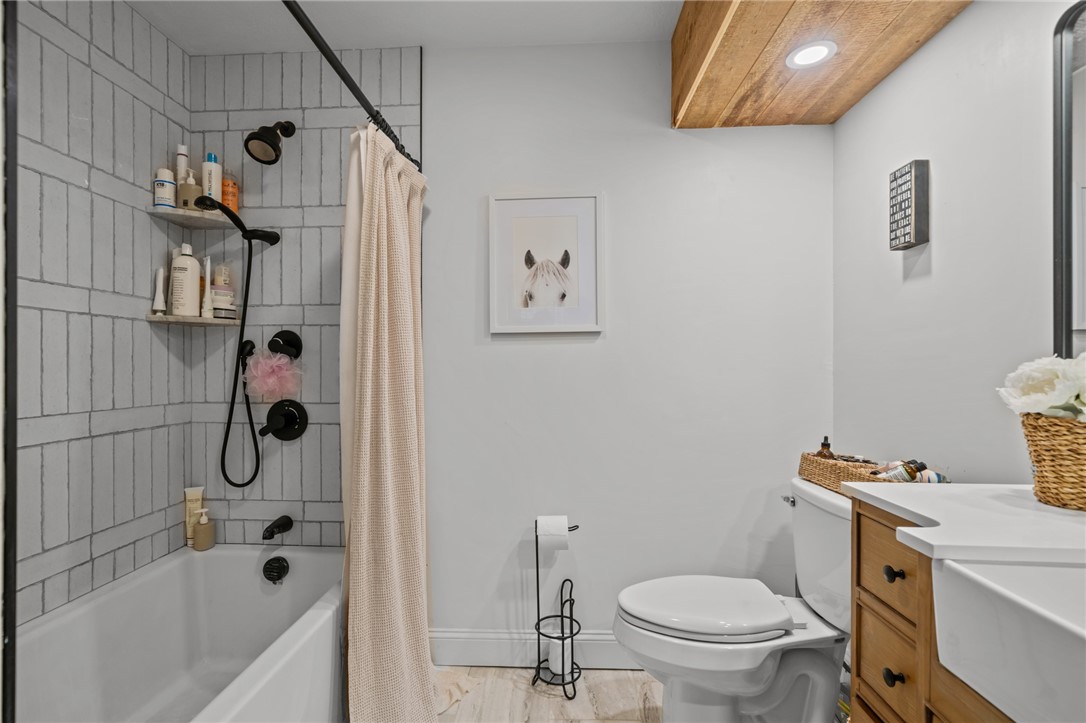 33 Slavin Path Glocester, RI 02814 - Photo 17 of 37