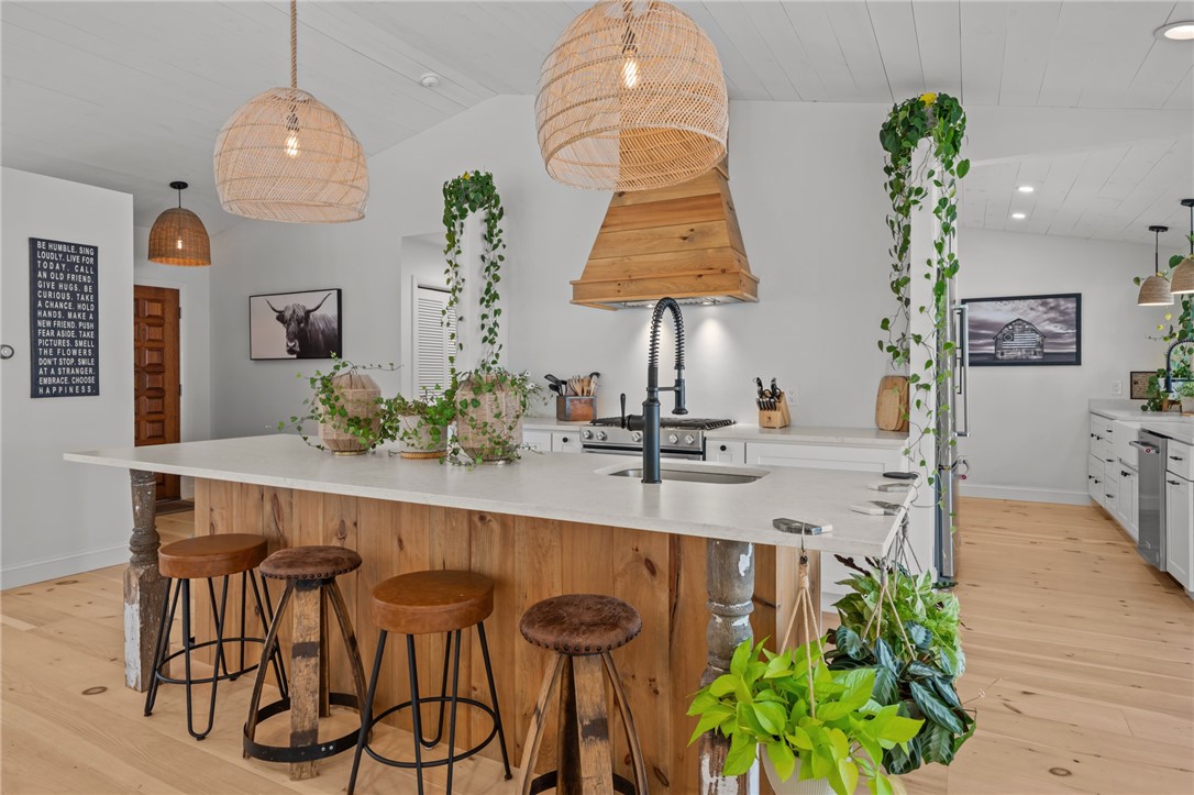 33 Slavin Path Glocester, RI 02814 - Photo 2 of 37