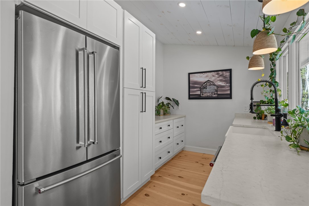 33 Slavin Path Glocester, RI 02814 - Photo 7 of 37