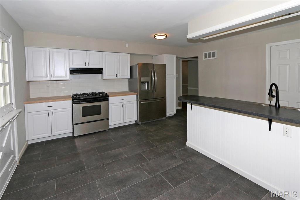 2131 Old Manor Road St. Louis, MO 63136 - Photo 5 of 21