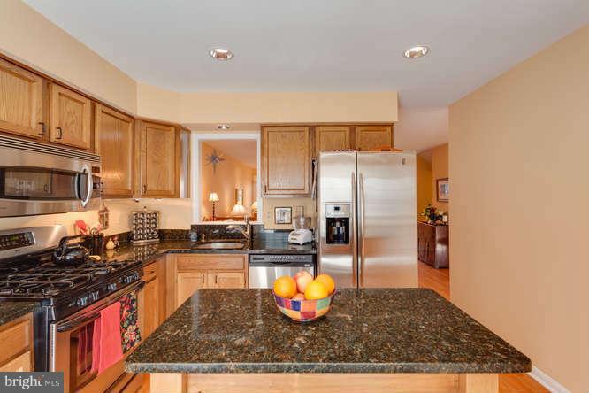 6374 English Ivy Way Springfield, VA 22152 - Photo 3 of 24 Kitchen