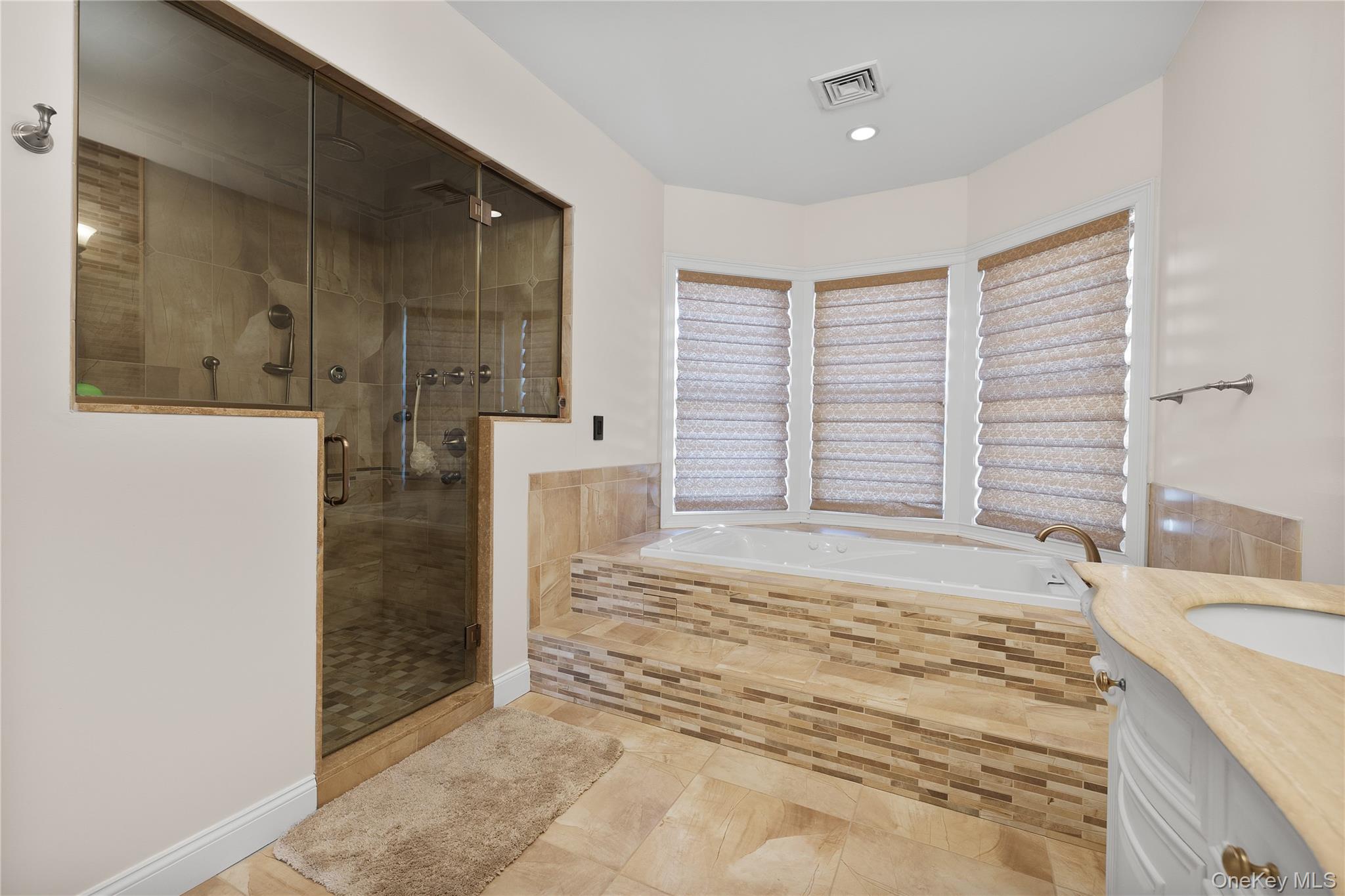 65 West Bayberry Road Islip, NY 11751 - Photo 26 of 44