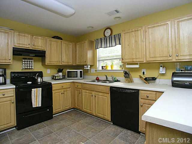 112 Dunnell Road Mooresville, NC 28115 - Photo 2 of 16