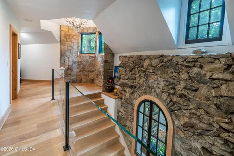 $8,995,000 | 546 Lake Avenue, Greenwich, CT 06830