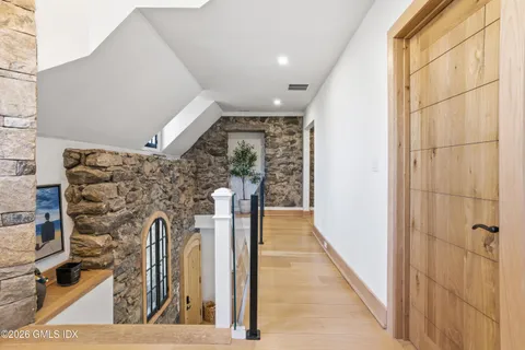 $8,995,000 | 546 Lake Avenue, Greenwich, CT 06830