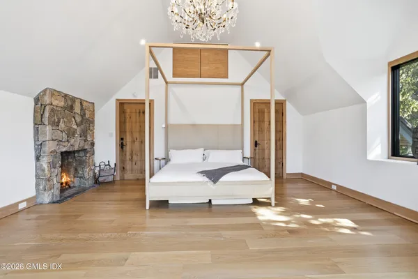 $8,995,000 | 546 Lake Avenue, Greenwich, CT 06830