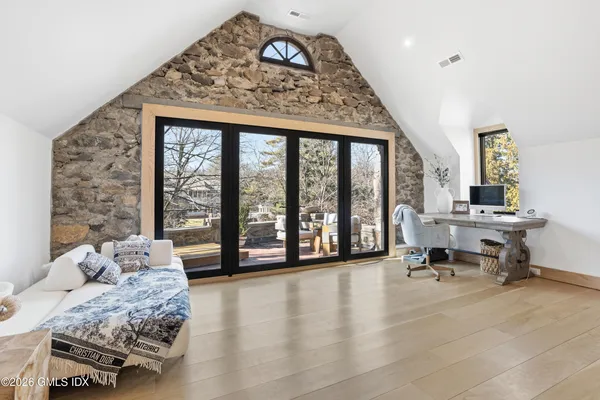 $8,995,000 | 546 Lake Avenue, Greenwich, CT 06830