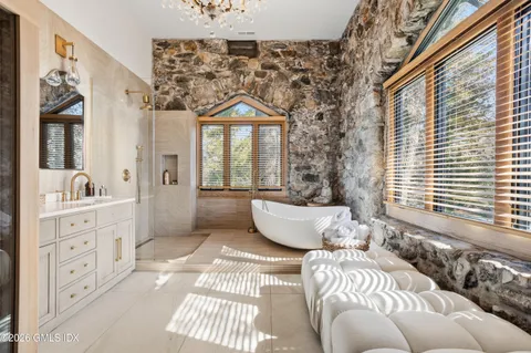 $8,995,000 | 546 Lake Avenue, Greenwich, CT 06830