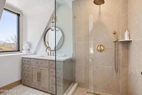 $8,995,000 | 546 Lake Avenue, Greenwich, CT 06830