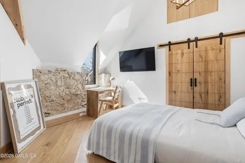 $8,995,000 | 546 Lake Avenue, Greenwich, CT 06830