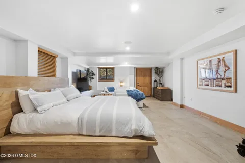 $8,995,000 | 546 Lake Avenue, Greenwich, CT 06830