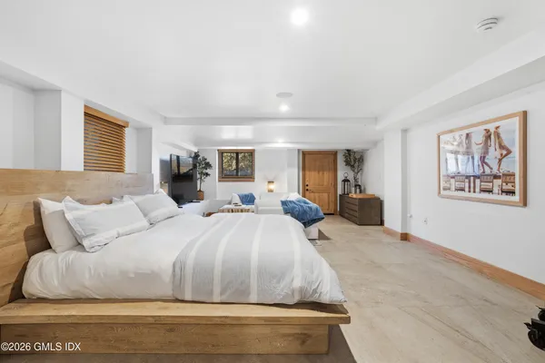 $8,995,000 | 546 Lake Avenue, Greenwich, CT 06830