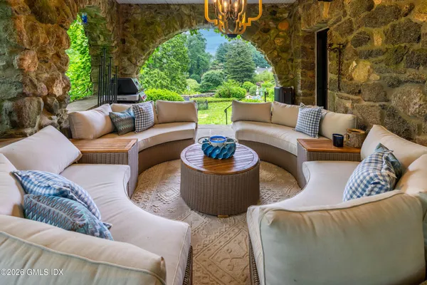 $8,995,000 | 546 Lake Avenue, Greenwich, CT 06830