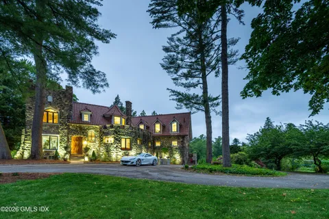 $8,995,000 | 546 Lake Avenue, Greenwich, CT 06830