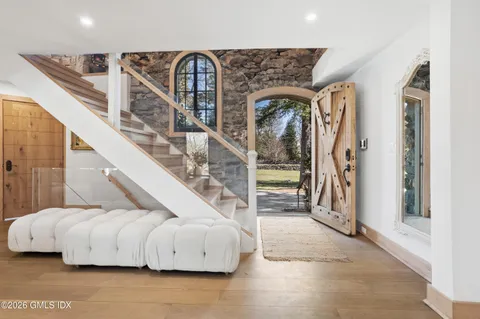 $8,995,000 | 546 Lake Avenue, Greenwich, CT 06830