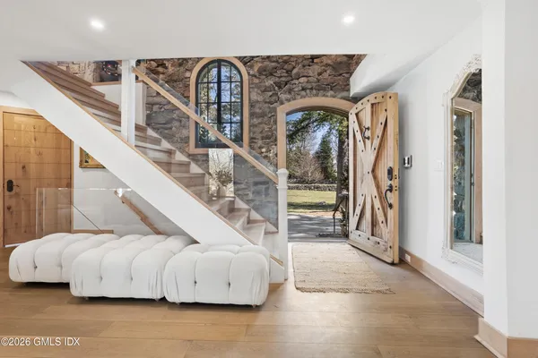 $8,995,000 | 546 Lake Avenue, Greenwich, CT 06830