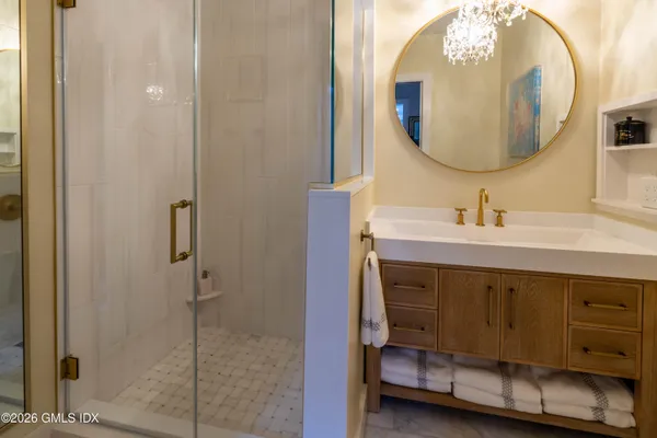 $8,995,000 | 546 Lake Avenue, Greenwich, CT 06830