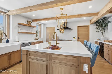 $8,995,000 | 546 Lake Avenue, Greenwich, CT 06830
