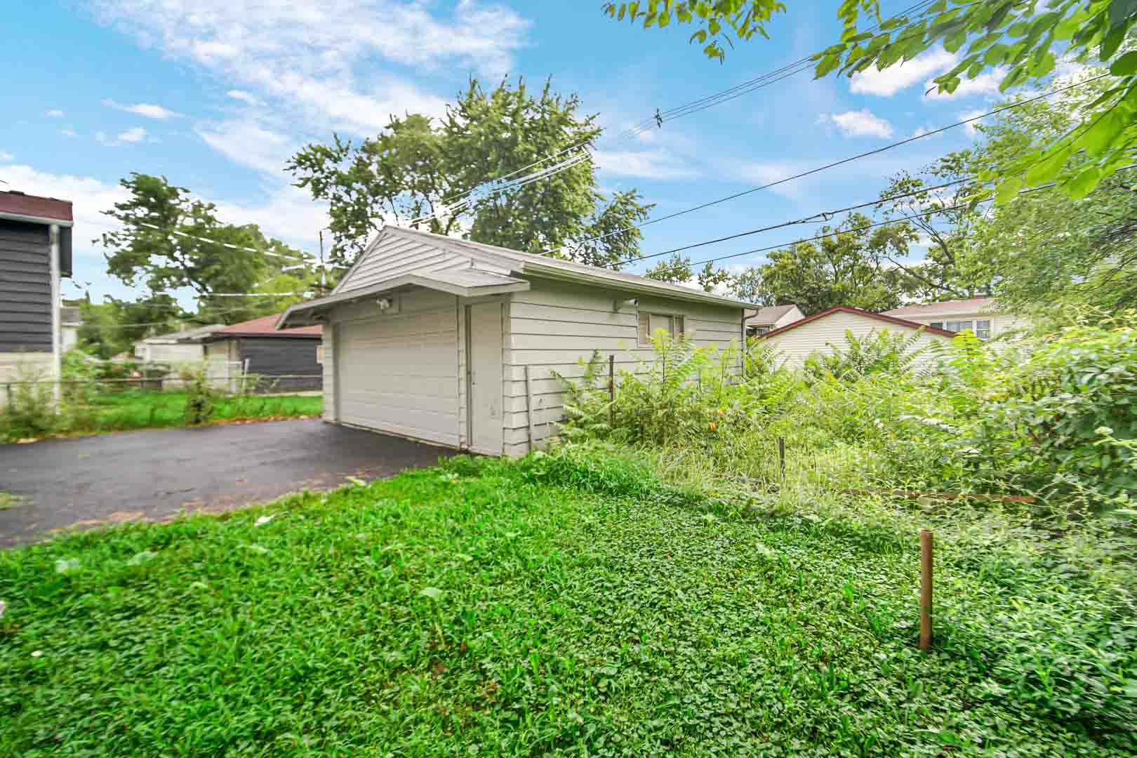 16607 Robey Street Markham, IL 60428 - Photo 5 of 24 a view of a back yard of the house
