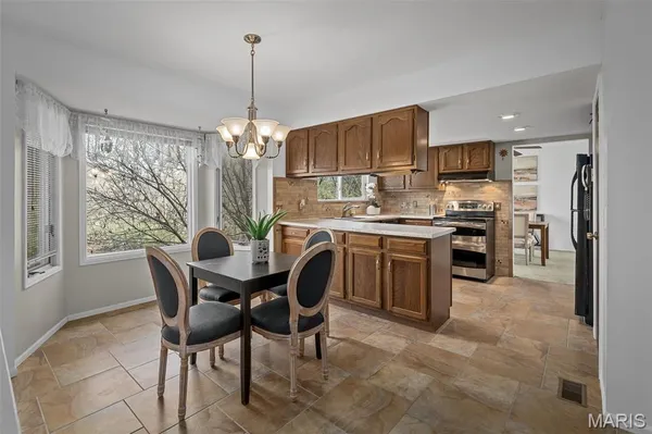 $369,900 | 643 Nanceen Court, Ballwin, MO 63021