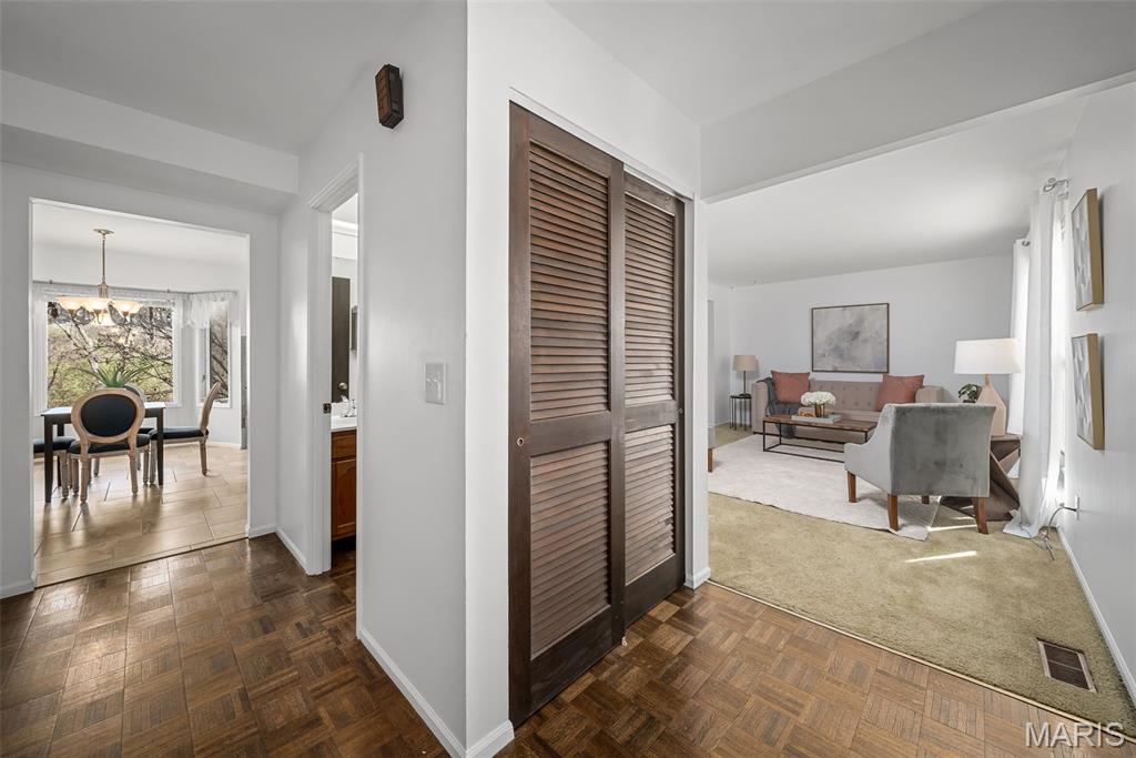 643 Nanceen Court Ballwin, MO 63021 - Photo 4 of 40