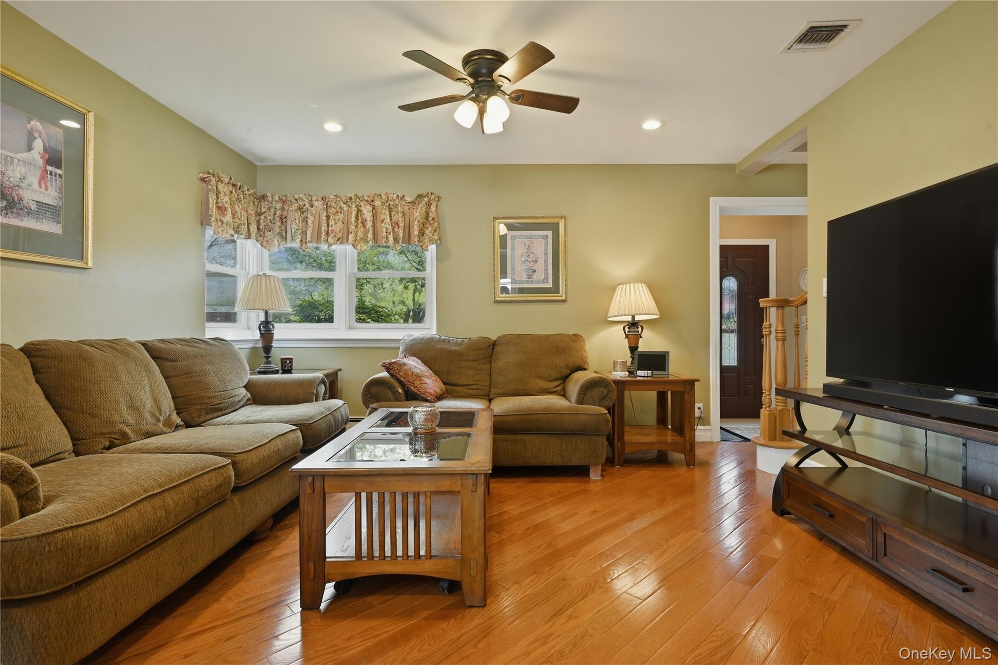 19 Berkshire Road Bethpage, NY 11714 - Photo 13 of 42