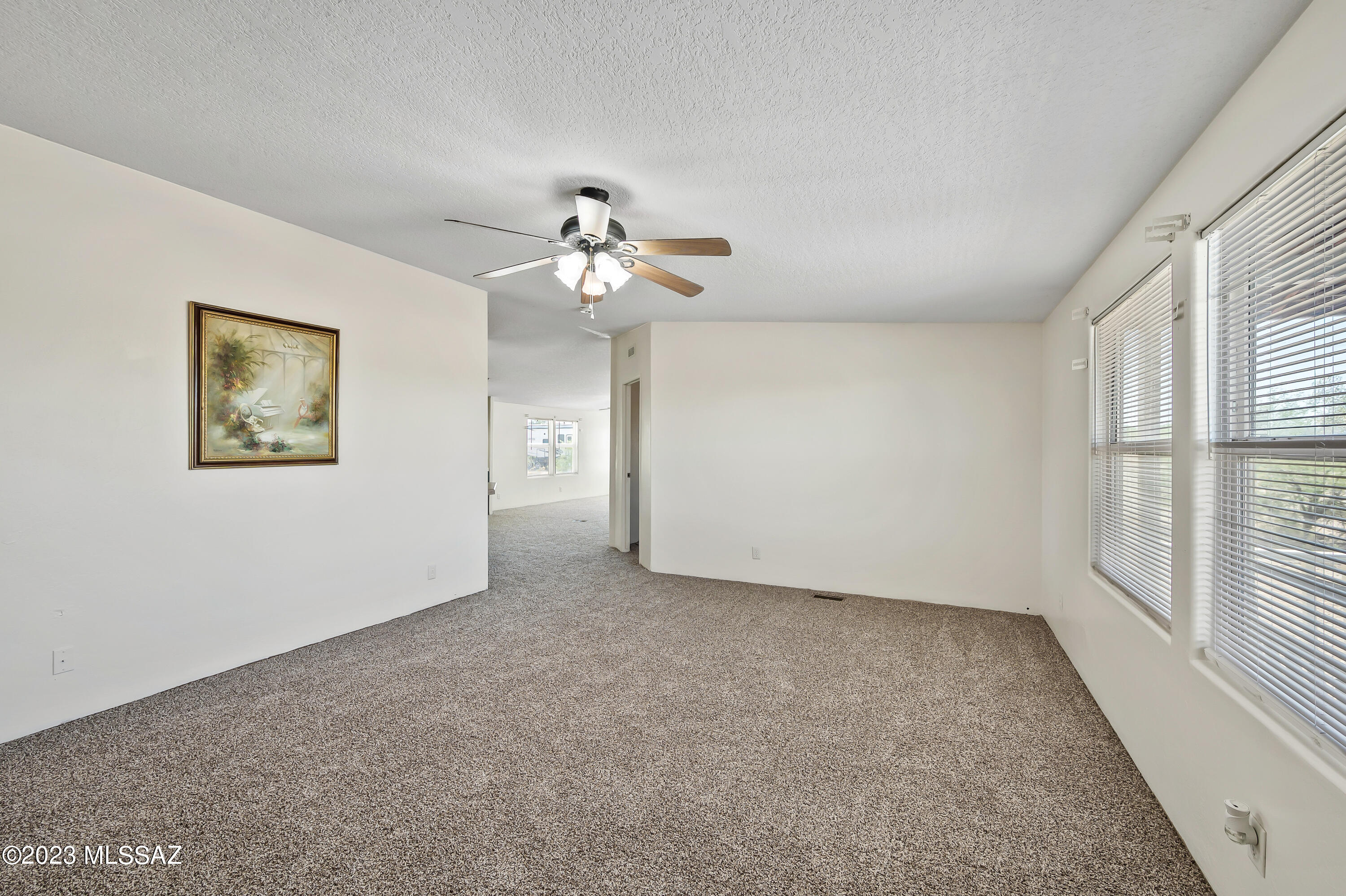 16915 West Sharps Road Marana, AZ 85653 - Photo 11 of 42 02-Living Room