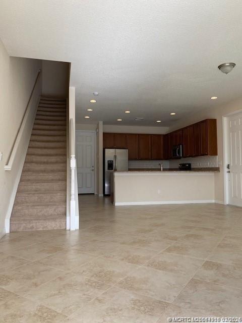 566 Southwest Glen Crest Way Stuart, FL 34997 - Photo 4 of 23