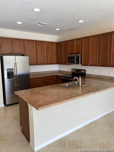 566 Southwest Glen Crest Way Stuart, FL 34997 - Photo 6 of 23