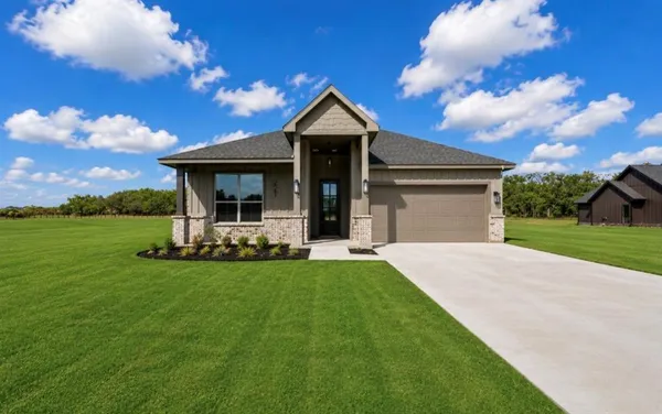 a view of a house with backyard and porch